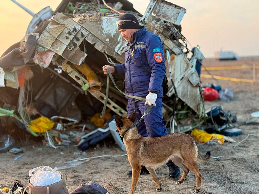 Beim Absturz eines Passagierjets in Kasachstan starben mindestens 38 Menschen.