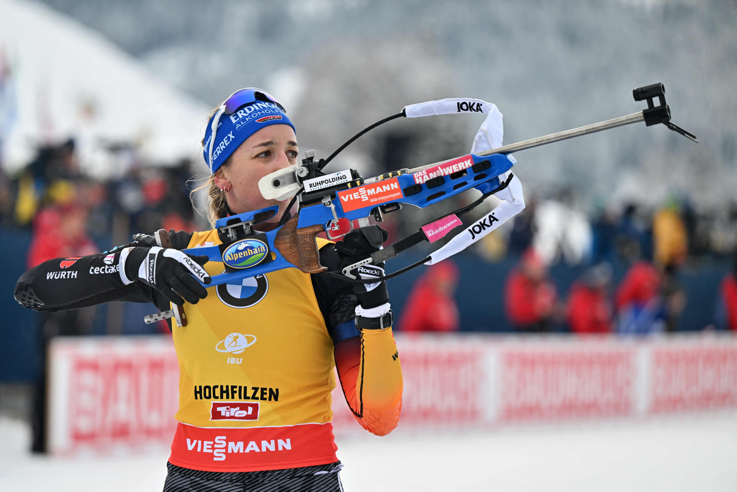 Franziska Preuß am Schießstand in Hochfilzen