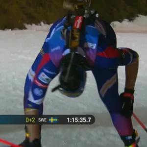 Biathletin Julia Simon bricht kurz vor dem Ziel zusammen