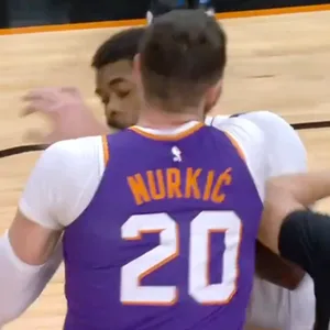 Jusuf Nurkic schlägt ins Gesicht von Naji Marshall
