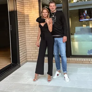 Luka Doncic mit seiner Verlobten Anamaria Goltes