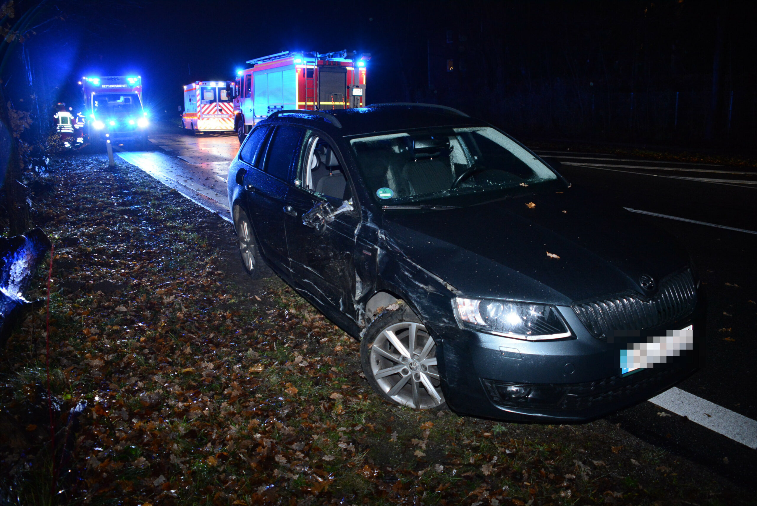 Das zerstörte Auto. Die Fahrerin kam ins Krankenhaus.