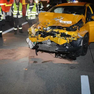 Schwerer Unfall auf A24 bei Hamburg – Fahrer in Lebensgefahr