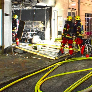 Durch die Explosion im Dönerladen wurde das Haus in Ratzeburg unbewohnbar.