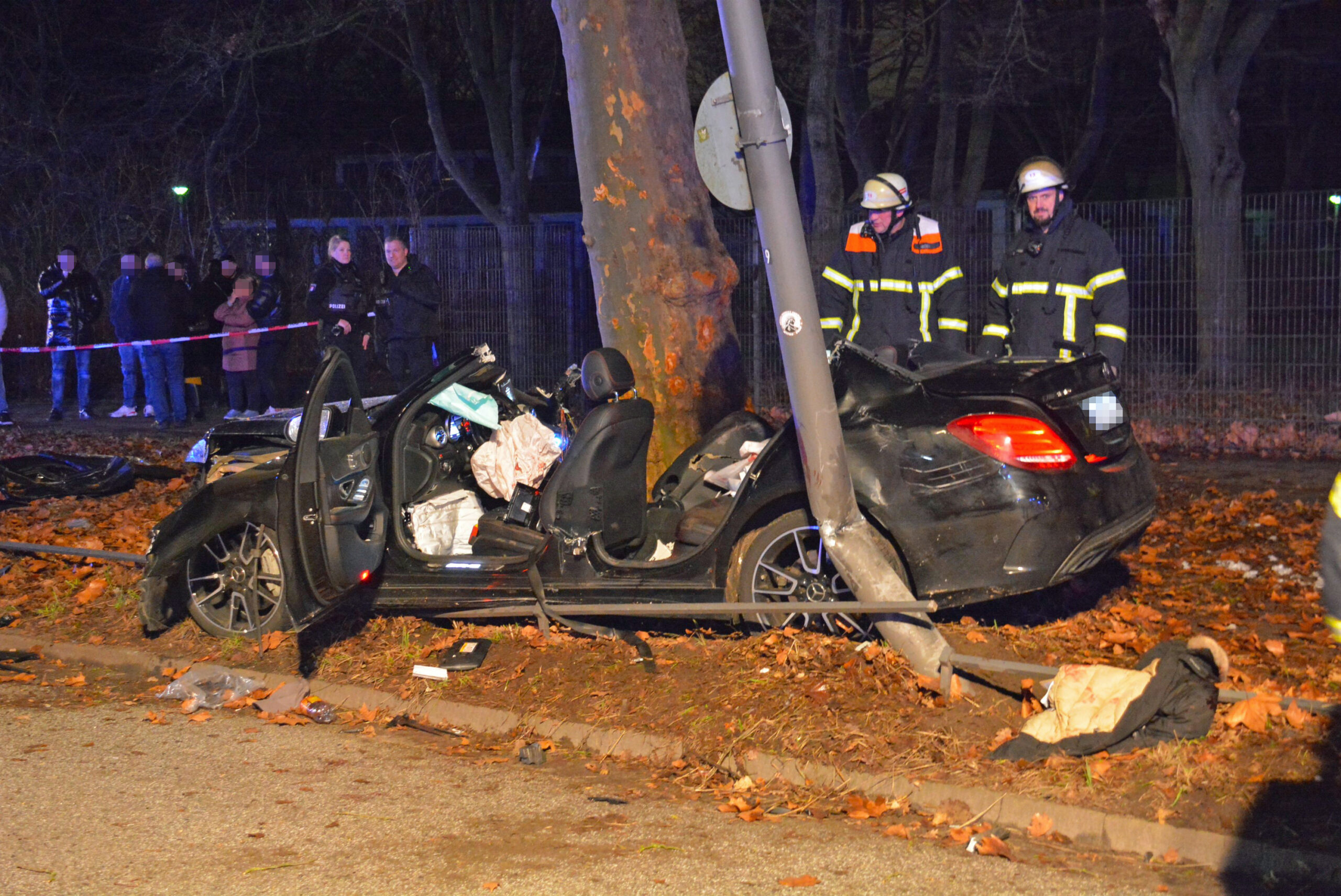 Mercedes-Unfall in Altona