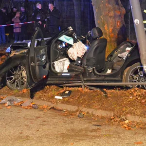 Mercedes-Unfall in Altona