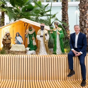 Alexander Röder (l.) und Harald Vorgelsang bei der Einweihung der Weihnachtskrippe.