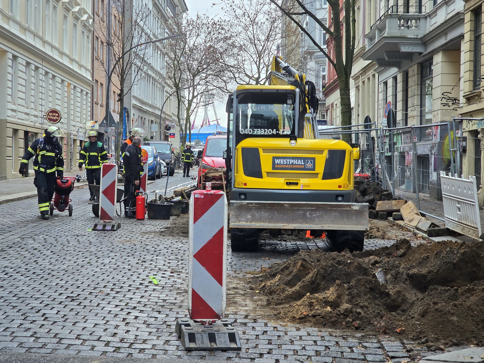 Gasleitung abgerissen. Wohnhaus auf St. Pauli wegen Explosionsgefahr geräumt