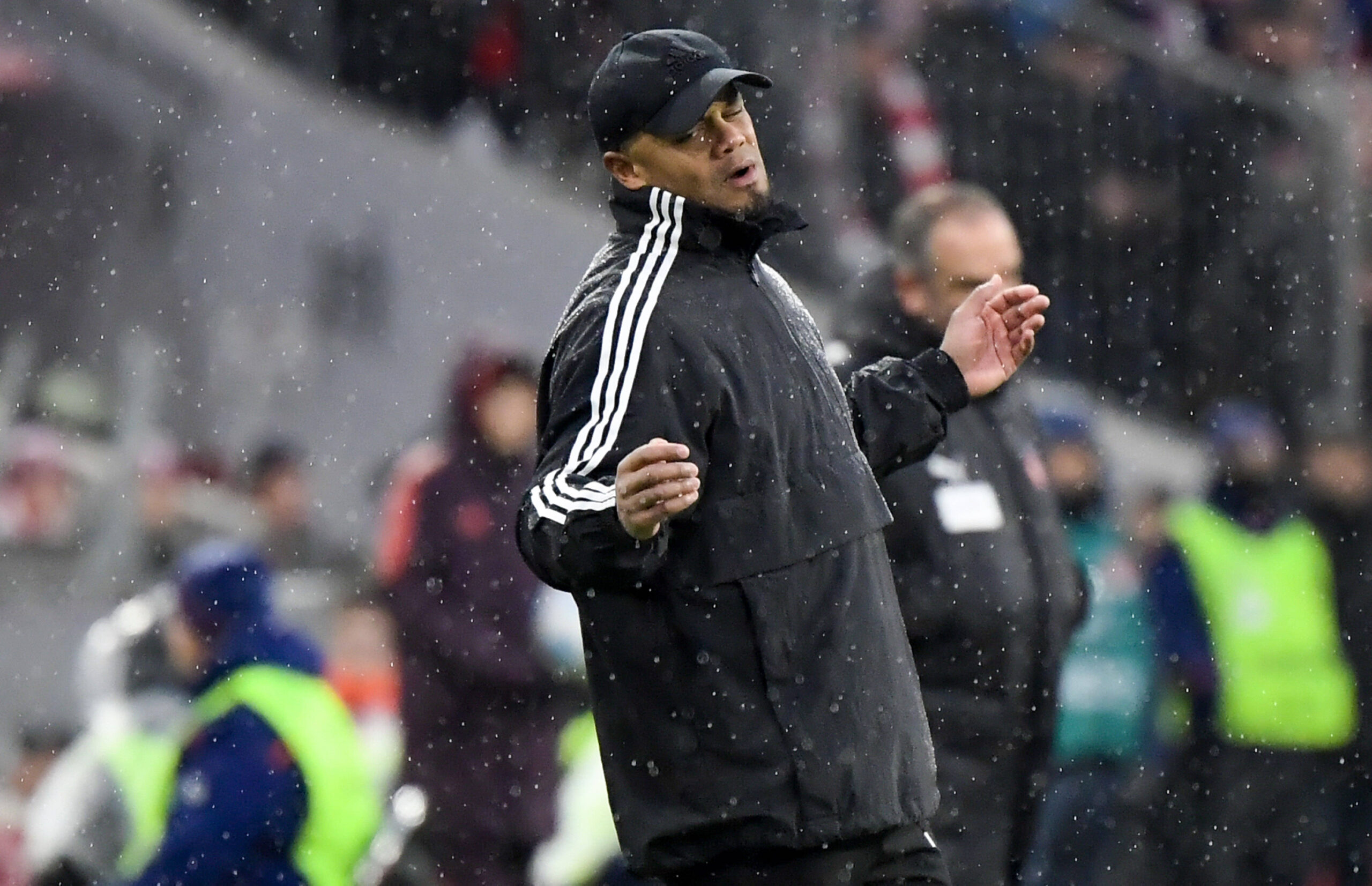 Bayern-Trainer Vincent Kompany beim Spiel gegen Heidenheim