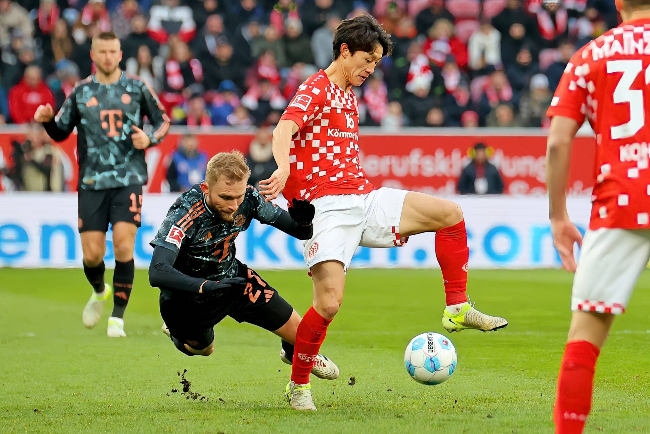 Jae-Sung Lee setzt sich gegen Konrad Laimer durch