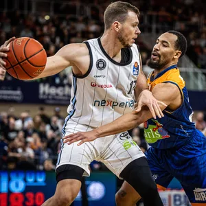 Niklas Wimberg gegen Nijal Pearson