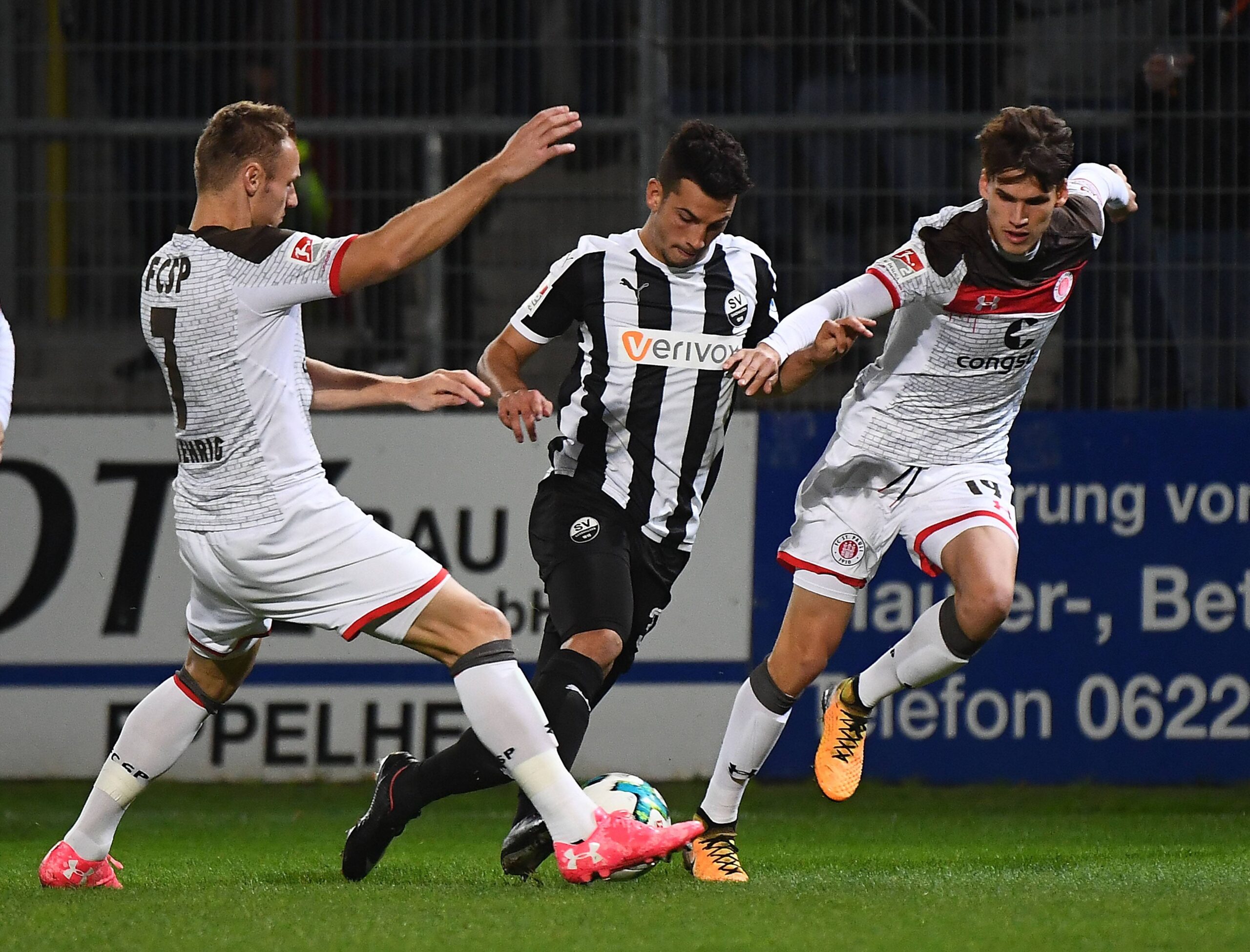 Bernd Nehrig und Luca Zander im Spiel gegen Sandhausen