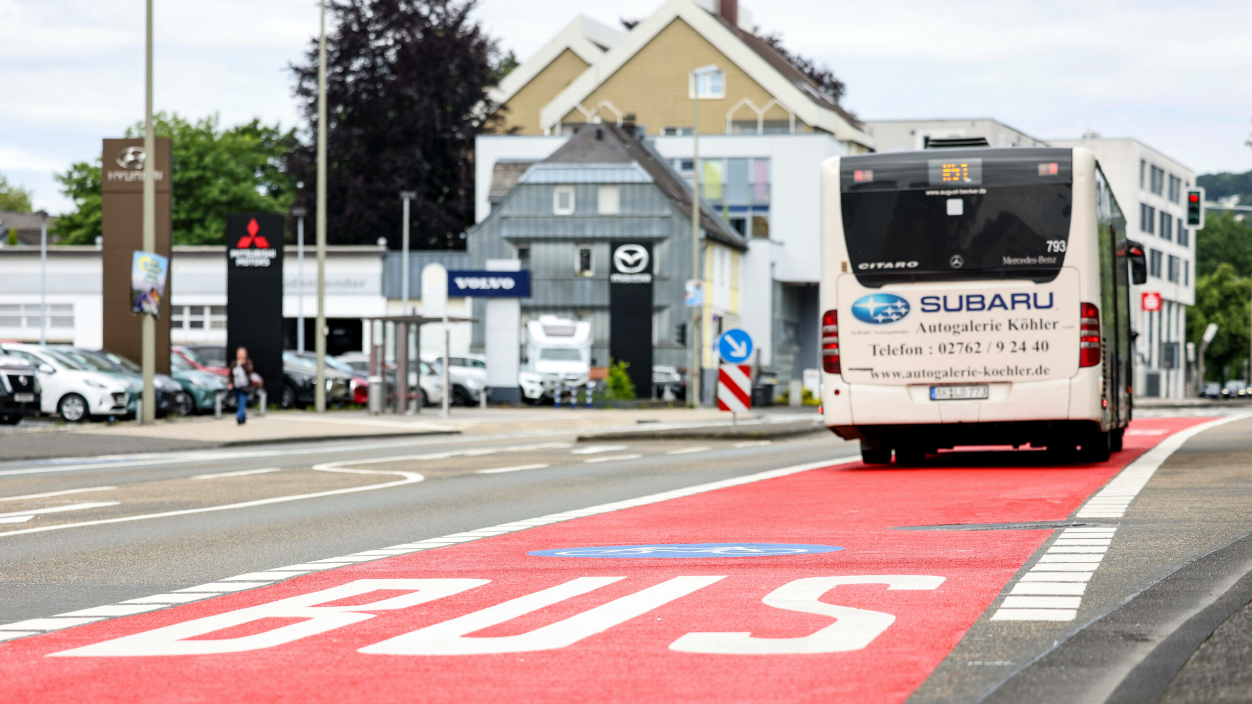 Bus auf einer Busspur