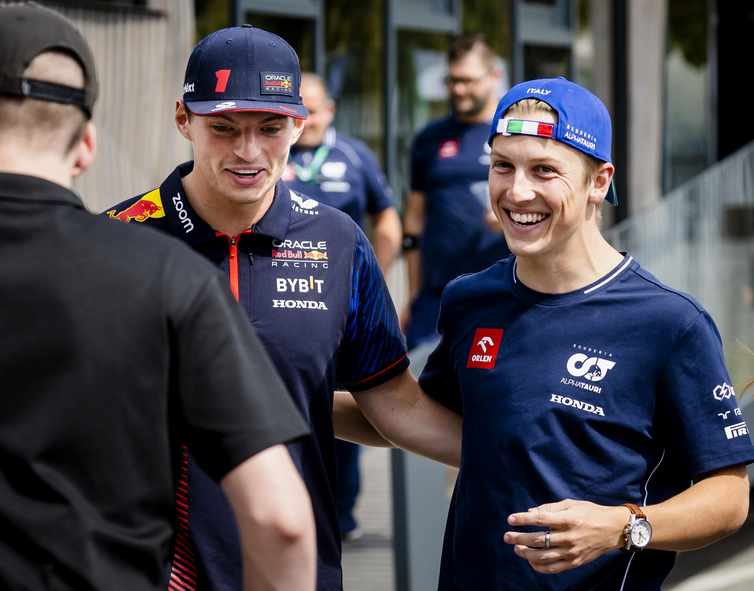 Max Verstappen fährt in der kommenden Saison mit Liam Lawson (r.) für Red Bull.