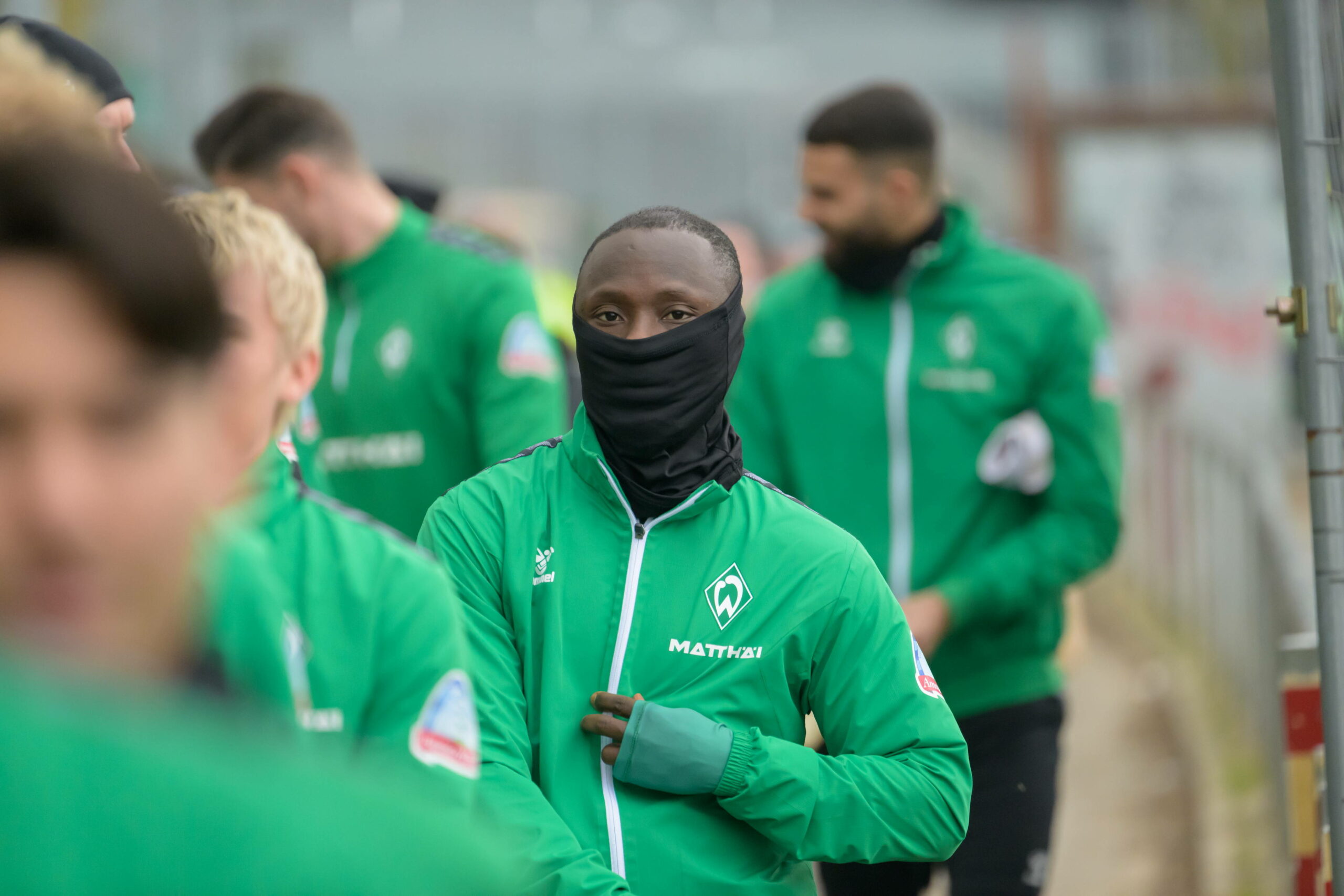 Naby Keita auf dem Weg zum Training