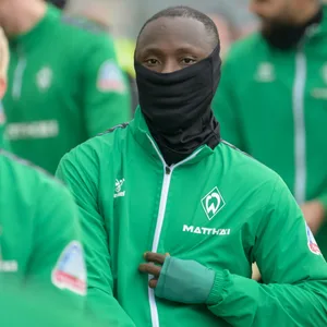 Naby Keita auf dem Weg zum Training