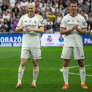 Die Real-Madrid-Legenden Zinedine Zidane, Paco Pavon und Roberto Carlos