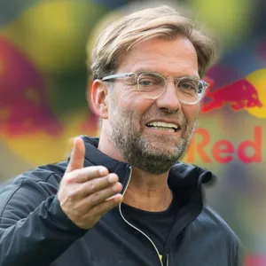 Jürgen Klopp mit Red-Bull-Logo
