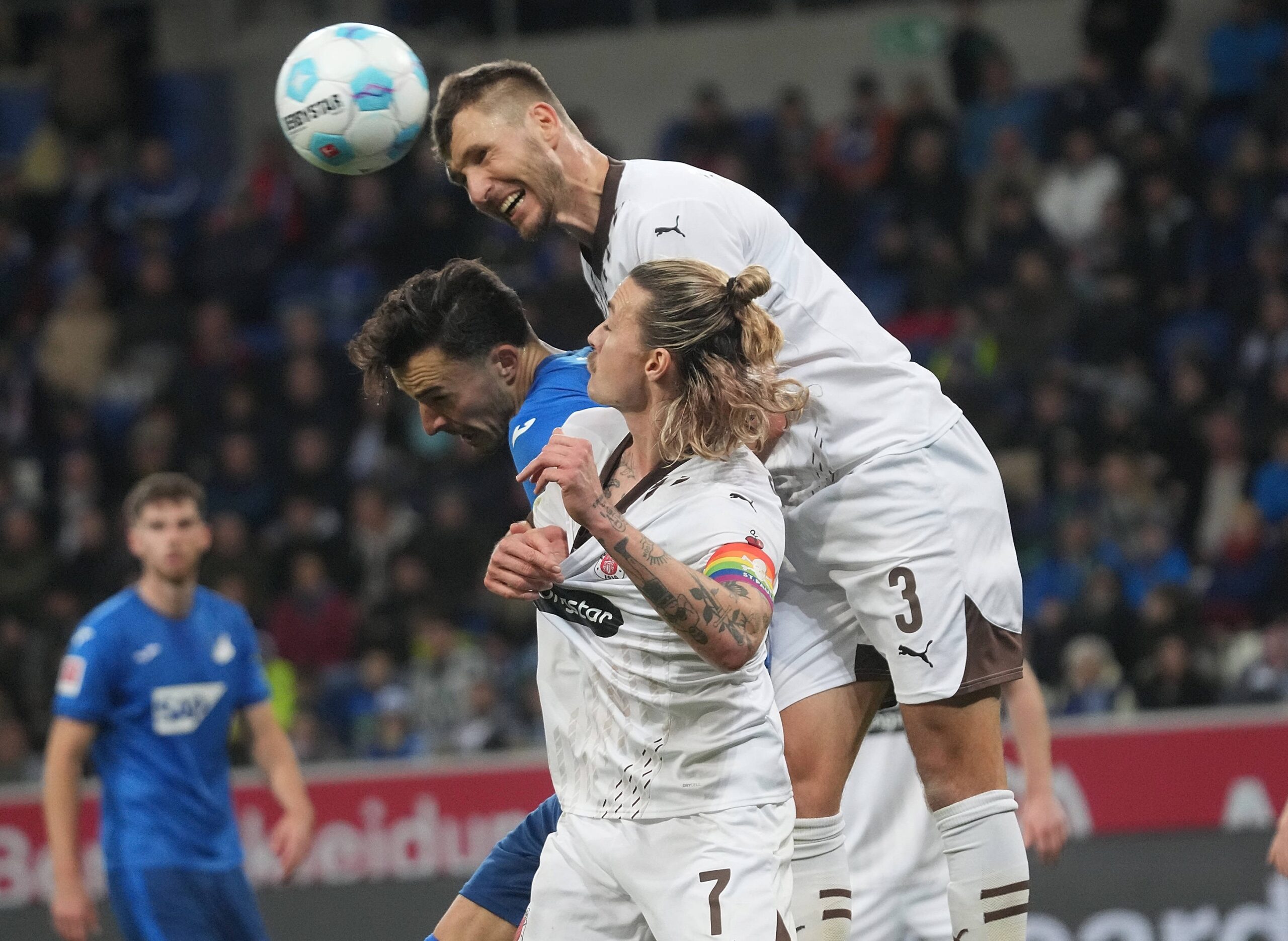 Karol Mets und Jackson Irvine beim Spiel in Hoffenheim