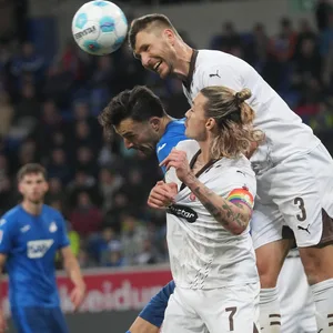 Karol Mets und Jackson Irvine beim Spiel in Hoffenheim