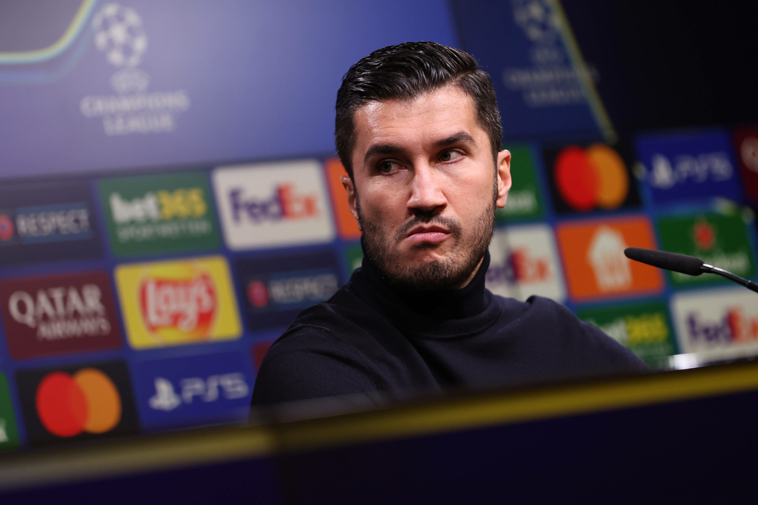 Nuri Sahin auf einer Pressekonferenz