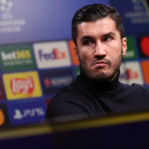 Nuri Sahin auf einer Pressekonferenz