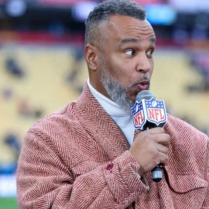 Patrick Esume am NFL-Mikrofon