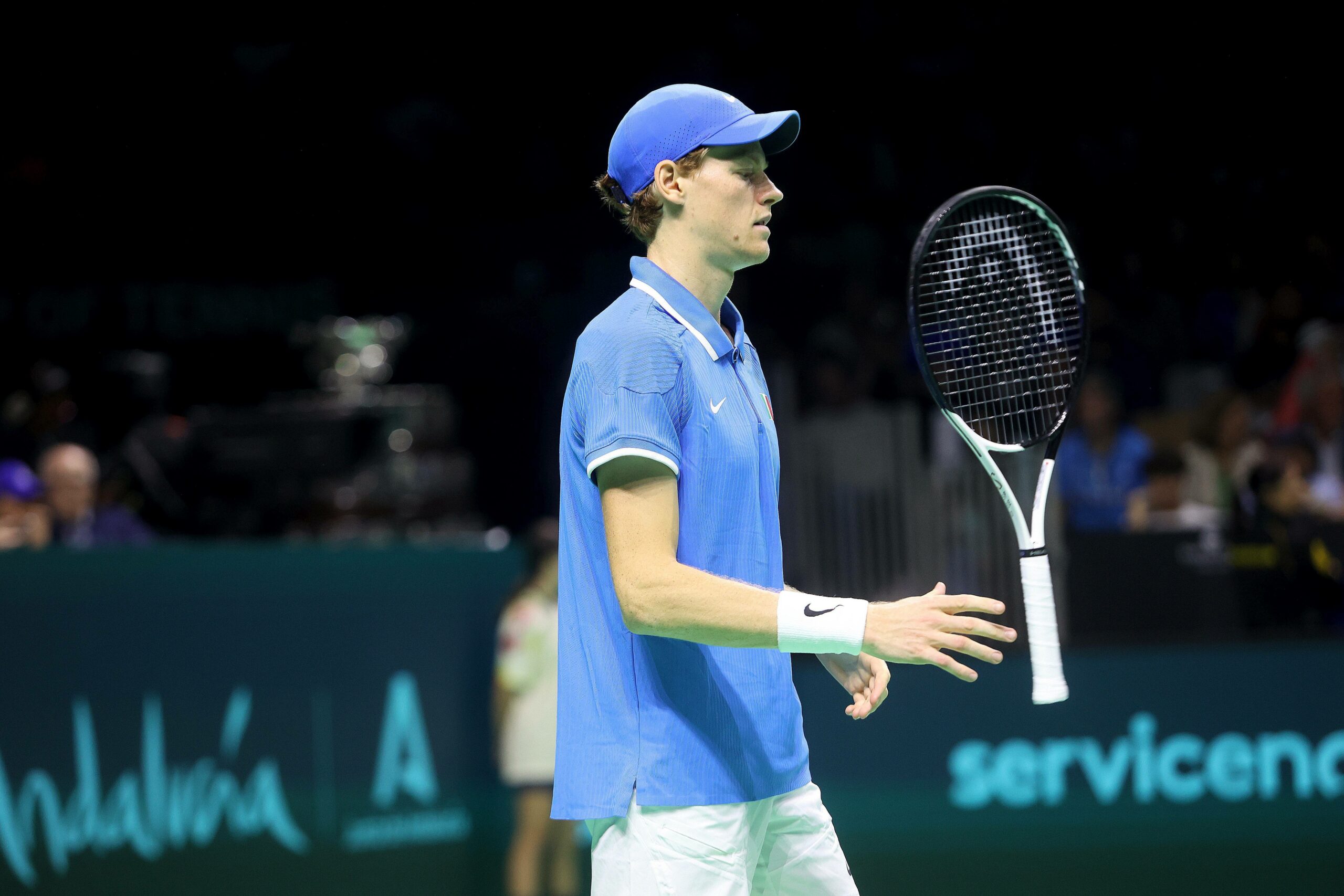 Jannik Sinner mit Tennisschläger