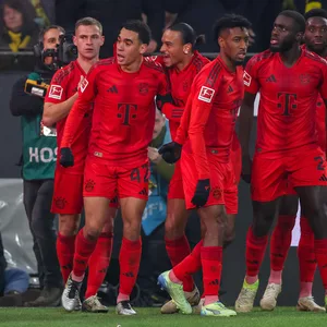 Bayerns Jamal Musiala jubelt über sein Tor in Dortmund.