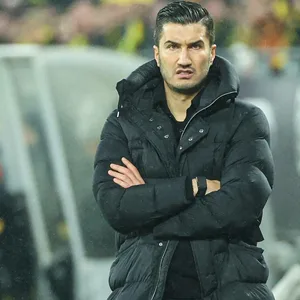 Nuri Sahin mit verschränkten Armen