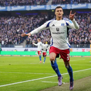 Große Leistung, große Gesten: Davie Selke schlug beim HSV voll ein, bejubelt hier sein zweites Tor gegen Fürth.