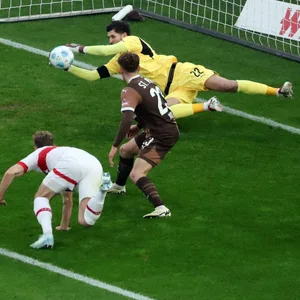 Nikola Vasilj beim Spiel in Stuttgart