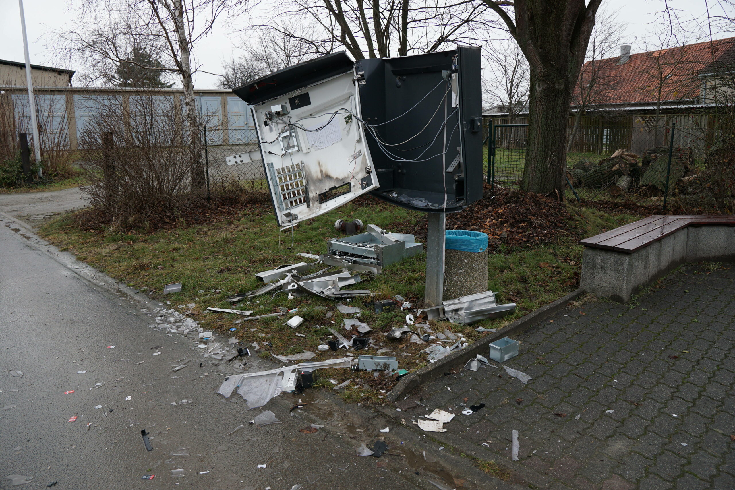 Die beiden jungen Männer sollen einen Zigarettenautomaten in Billstedt gesprengt haben. (Symbolfoto)