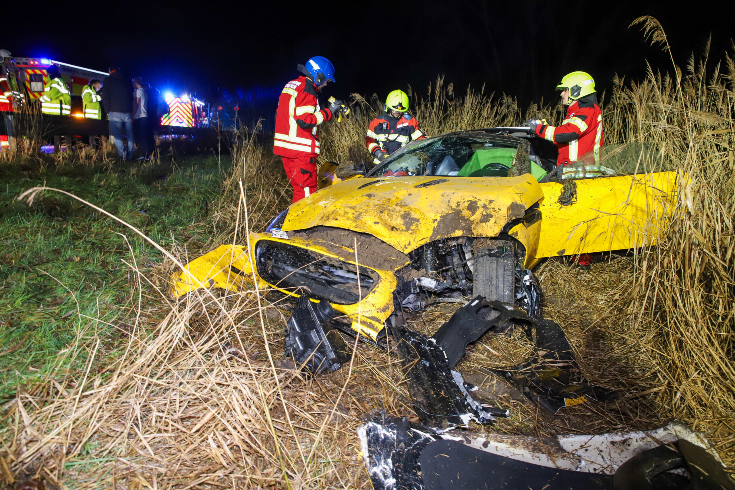 Mann überschlägt sich auf Autobahn bei Tornesch mit seinem Jaguar und blieb unverletzt