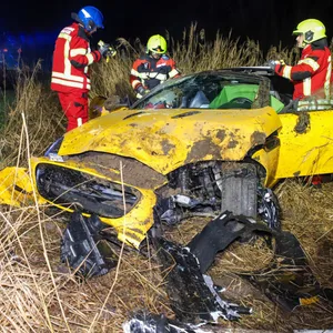 Mann überschlägt sich auf Autobahn bei Tornesch mit seinem Jaguar und blieb unverletzt