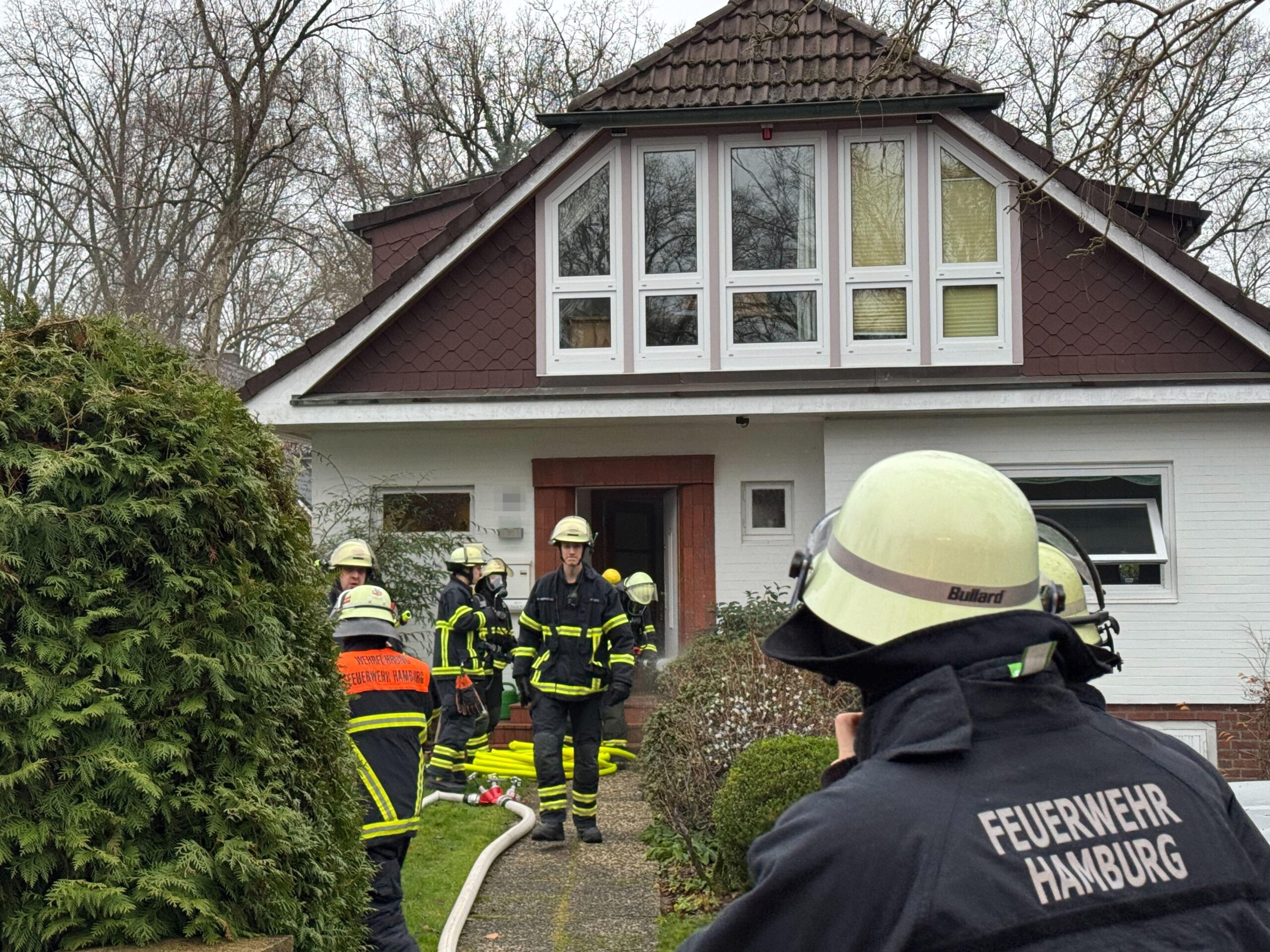 Verpuffung bei Goldschmiedeabeiten in Volksdorf – Frau mit Verbennungen in Klinik