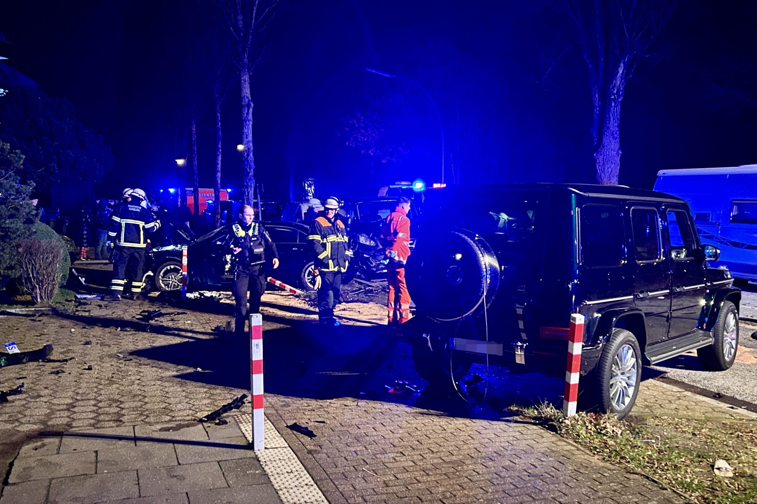 Schwerer Unfall nach Raserei in Harburg – betrunkener Mercedes-Fahrer hinterlässt Schneise der Verwüstung