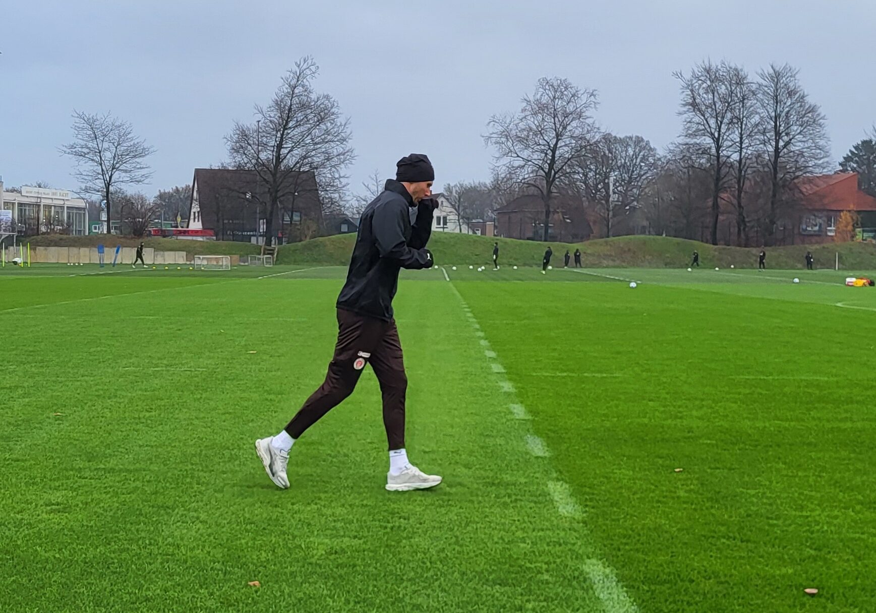 Karol Mets beim Lauftraining am Montag.