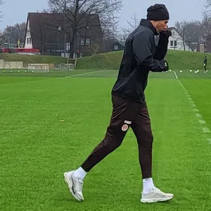 Karol Mets beim Lauftraining am Montag.