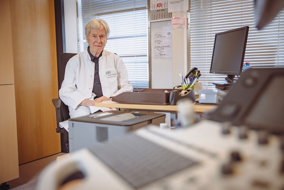 Professor Dr. Peter Ostendorf kümmert sich mit seinem Team ehrenamtlich um Patienten ohne Krankenversicherung.