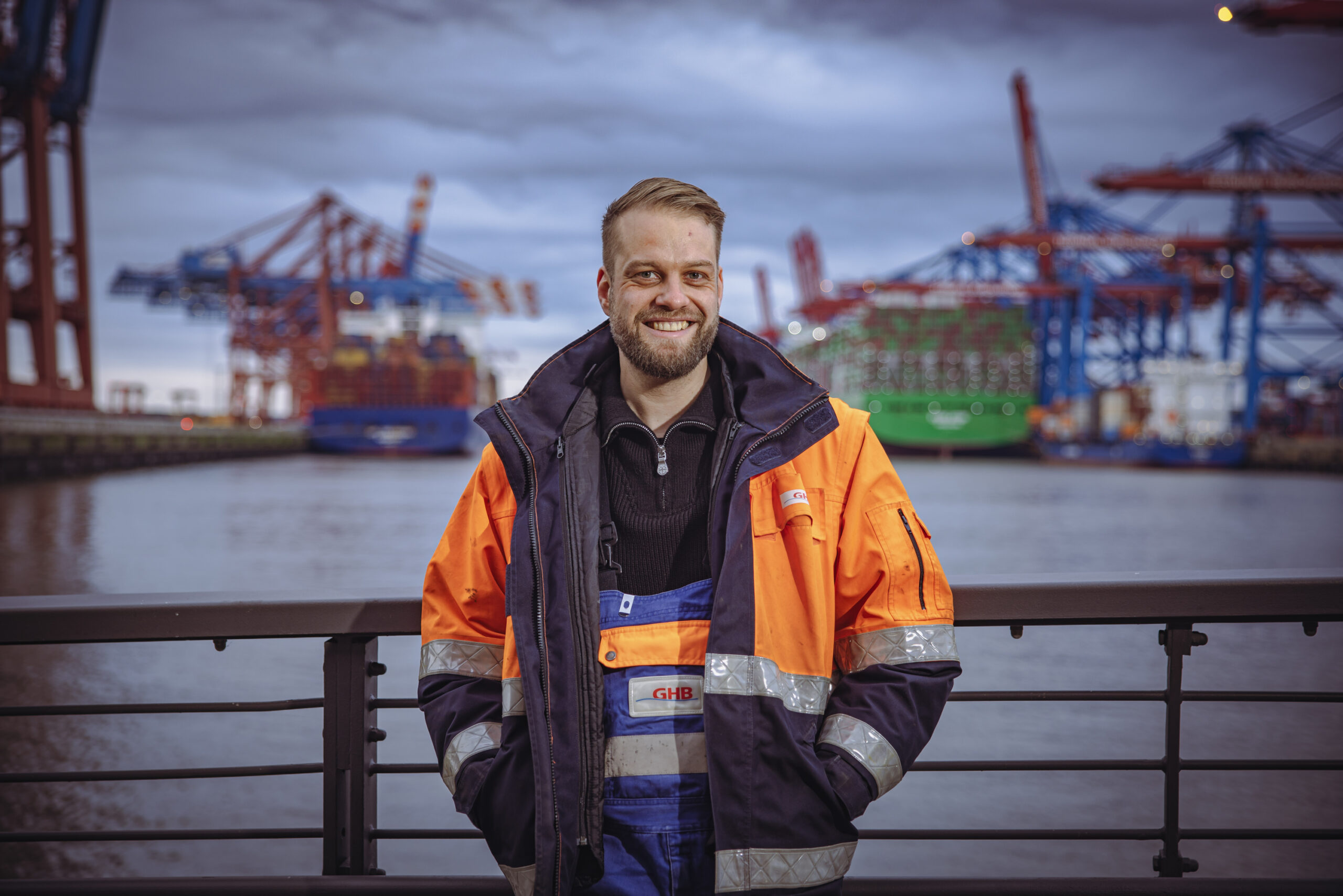 Kay Jäger vor dem Containerterminal Burchardkai in Waltershof