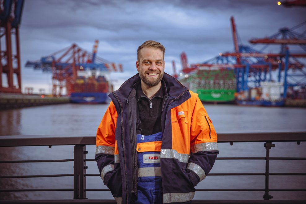 Kay Jäger vor dem Containerterminal Burchardkai in Waltershof