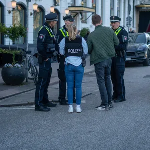 Polizei vor Hotel