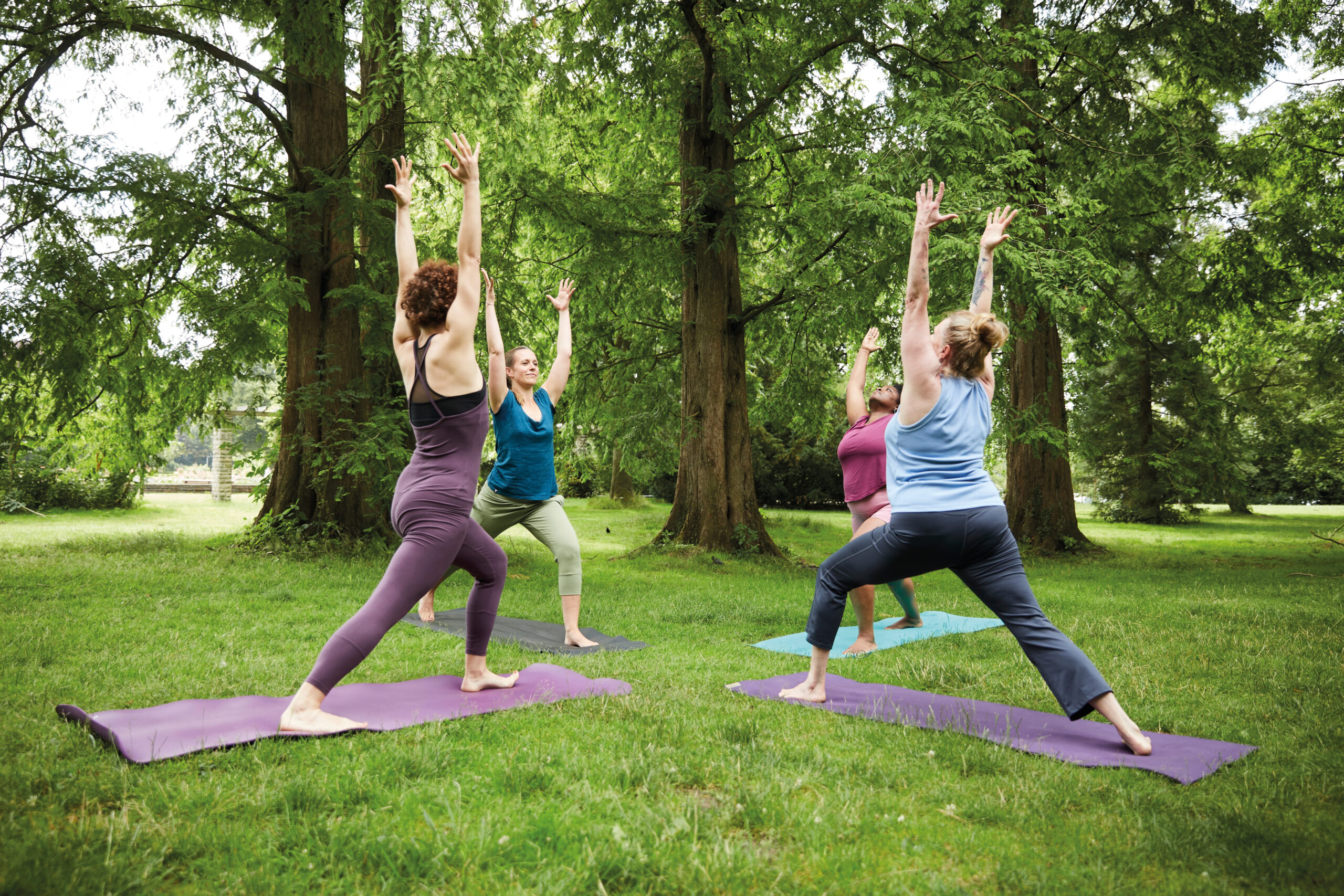 Frauen machen Gymnastik