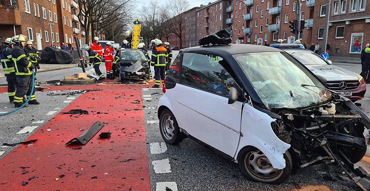 Zwei Smart sind auf einer Kreuzung in Dulsberg kollidiert.