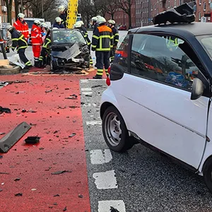 Zwei Smart sind auf einer Kreuzung in Dulsberg kollidiert.