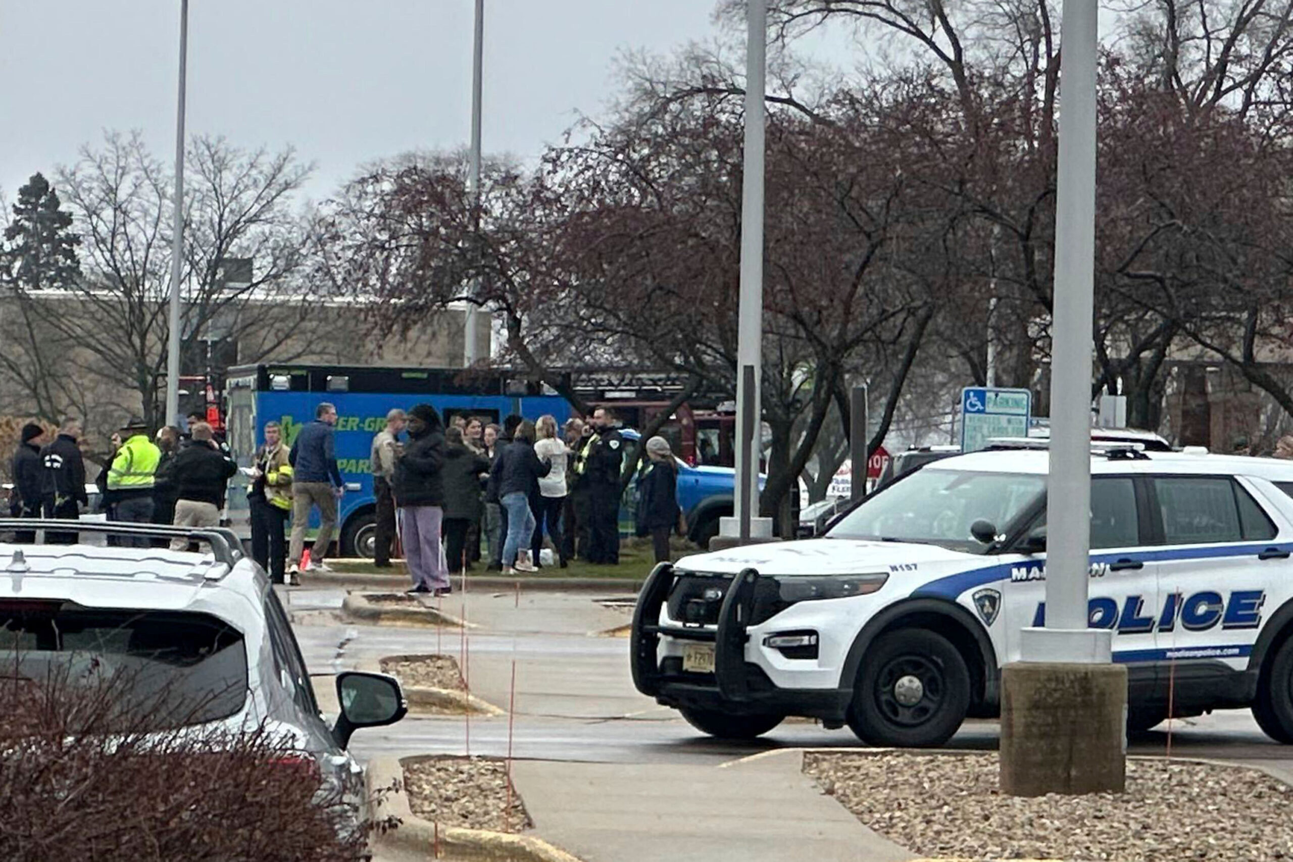 Bei Schüssen an einer Schule in Madison im US-Bundesstaat Wisconsin sind mehrere Menschen ums Leben gekommen.