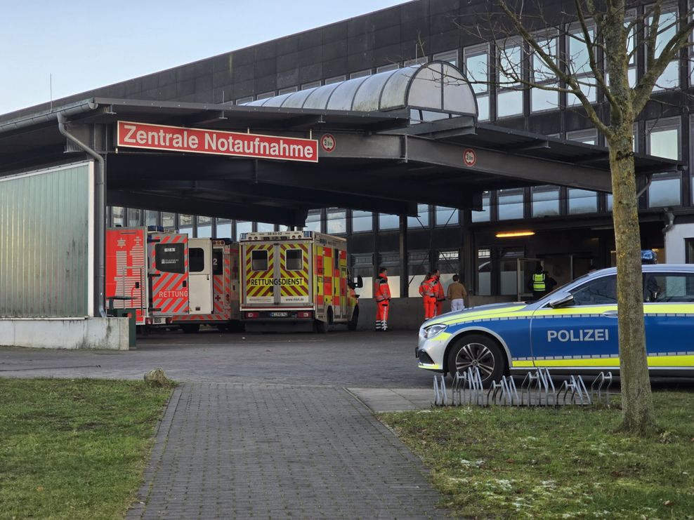 Der Mann musste sich ständig erbrechen und wurde deshalb in die Klinik gebracht. (Symbolfoto)