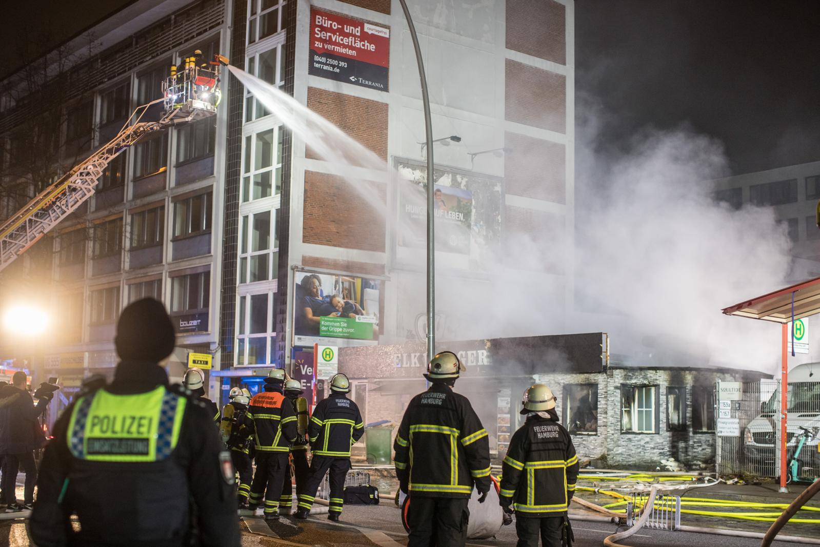 Am Morgen war aus noch unbekannten Gründen in einem Burgerrestaurant in Hamburg ein Feuer ausgebrochen.