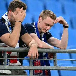 Zwei frustrierte HSV-Fans